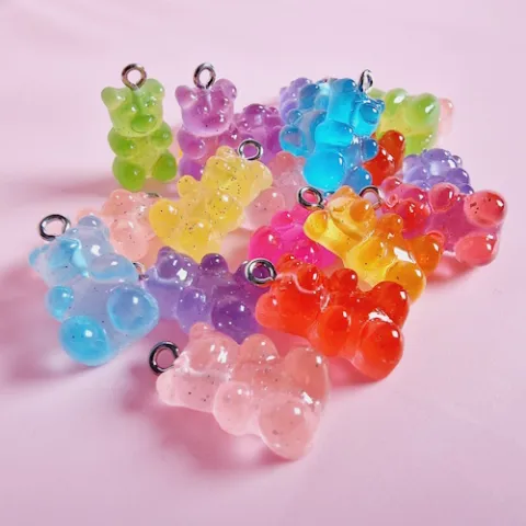 Berlocker med form av små björnar